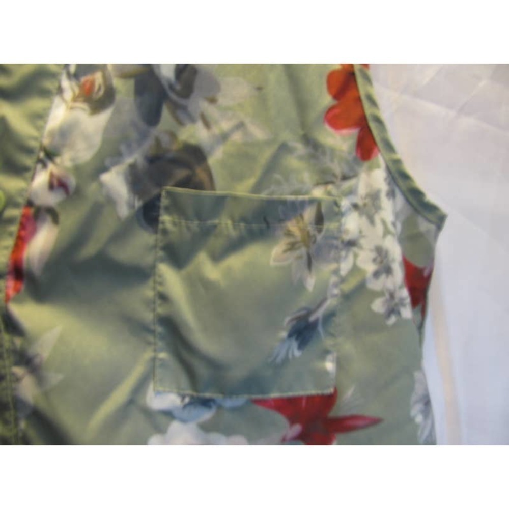 Amazon top, size XL, spring green floral sleeveless collar Button front. - Picture 8 of 9